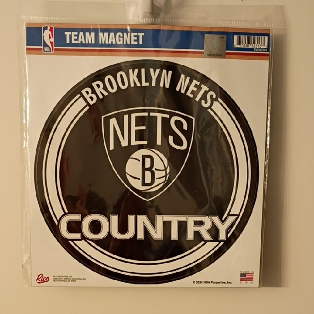 Brooklyn Nets Team Magnet - Black and White